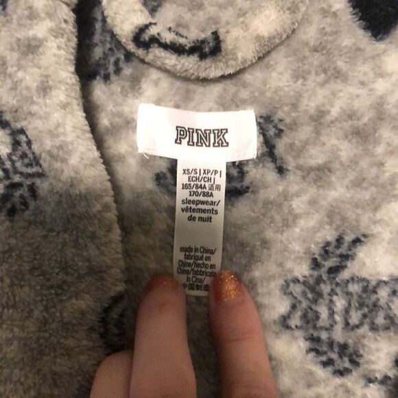 Victoria’s Secret Pink Plush Robe - Picture 4 of 5